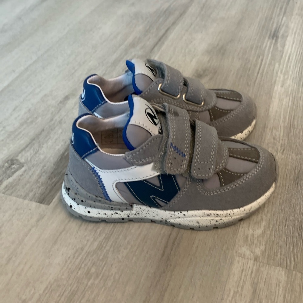 BOYS NATURINO SIZE 24 TODDLER US 8.5